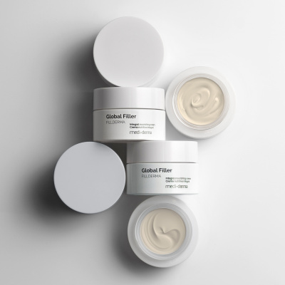 Frascos brancos de creme Global Filler medi+derma aberto e fechado