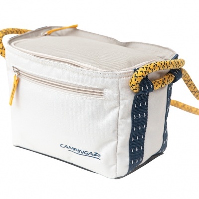 Bolsa branca de tecido com alças amarelas e detalhes em azul escuro