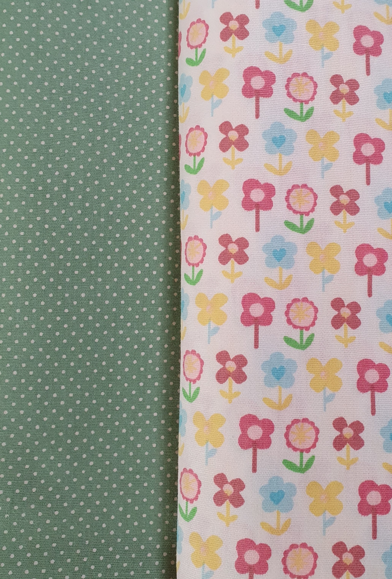 Rose Blossom tecidos com padrão de bolinhas e flores coloridas