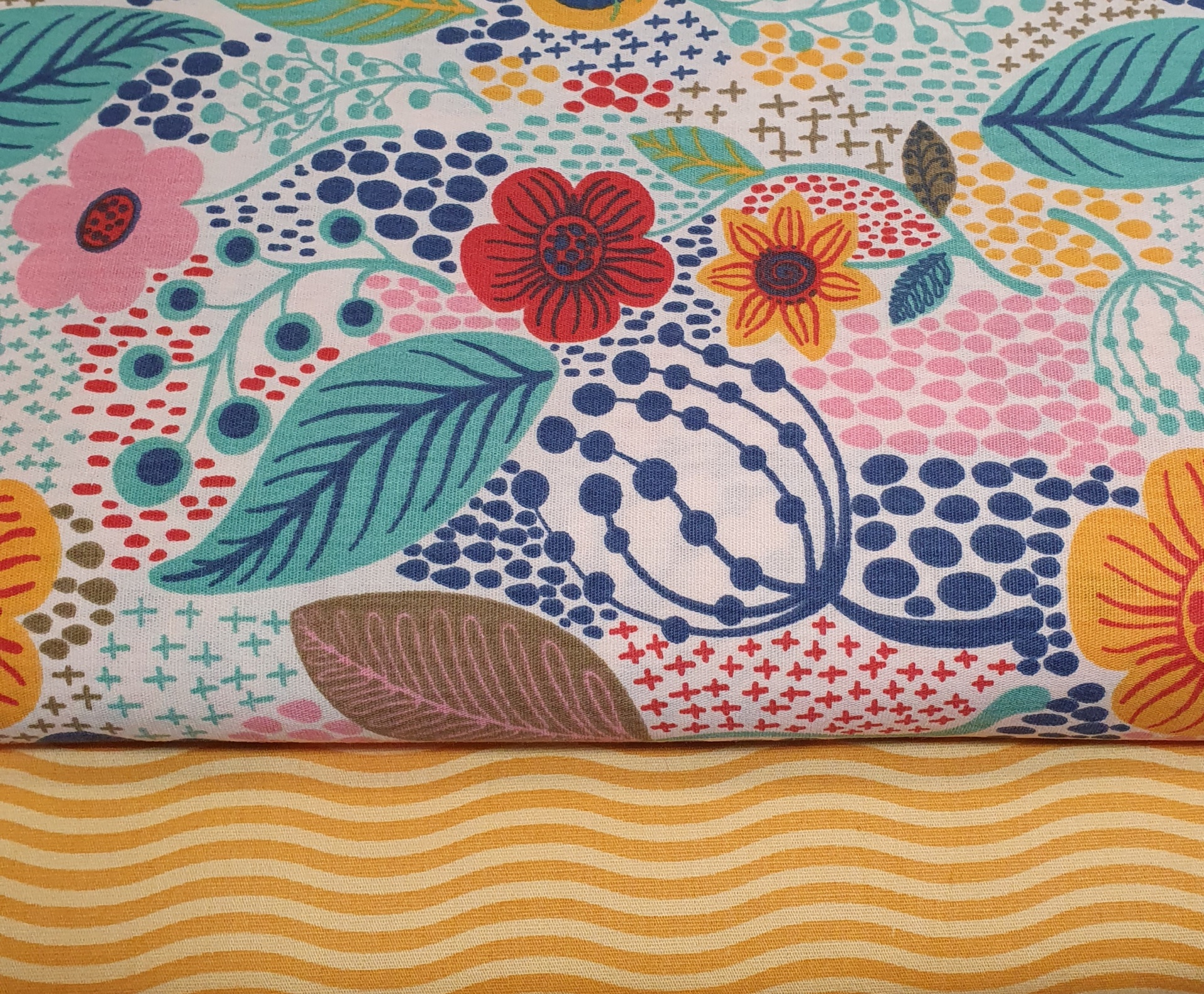 Contemporâneo 2 tecidos coloridos com padrões floridos e listrados ondulados