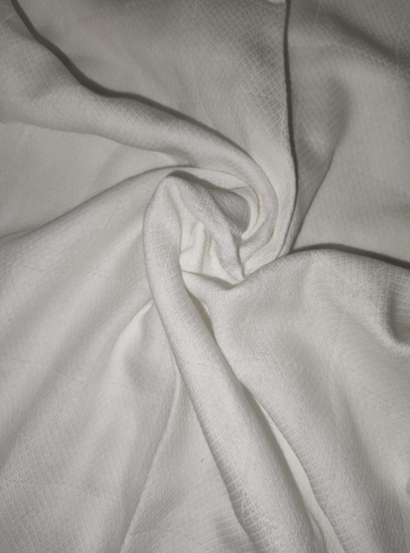 Tecido para fralda dupla branco Tecido branco com textura quadriculada fina e dobras torcidas em espiral