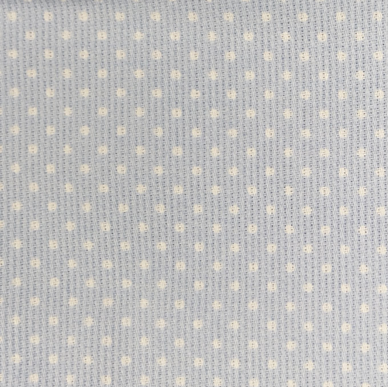 Fustão/Piquet azul bebé com bolinhas brancas tecido azul claro com bolinhas brancas