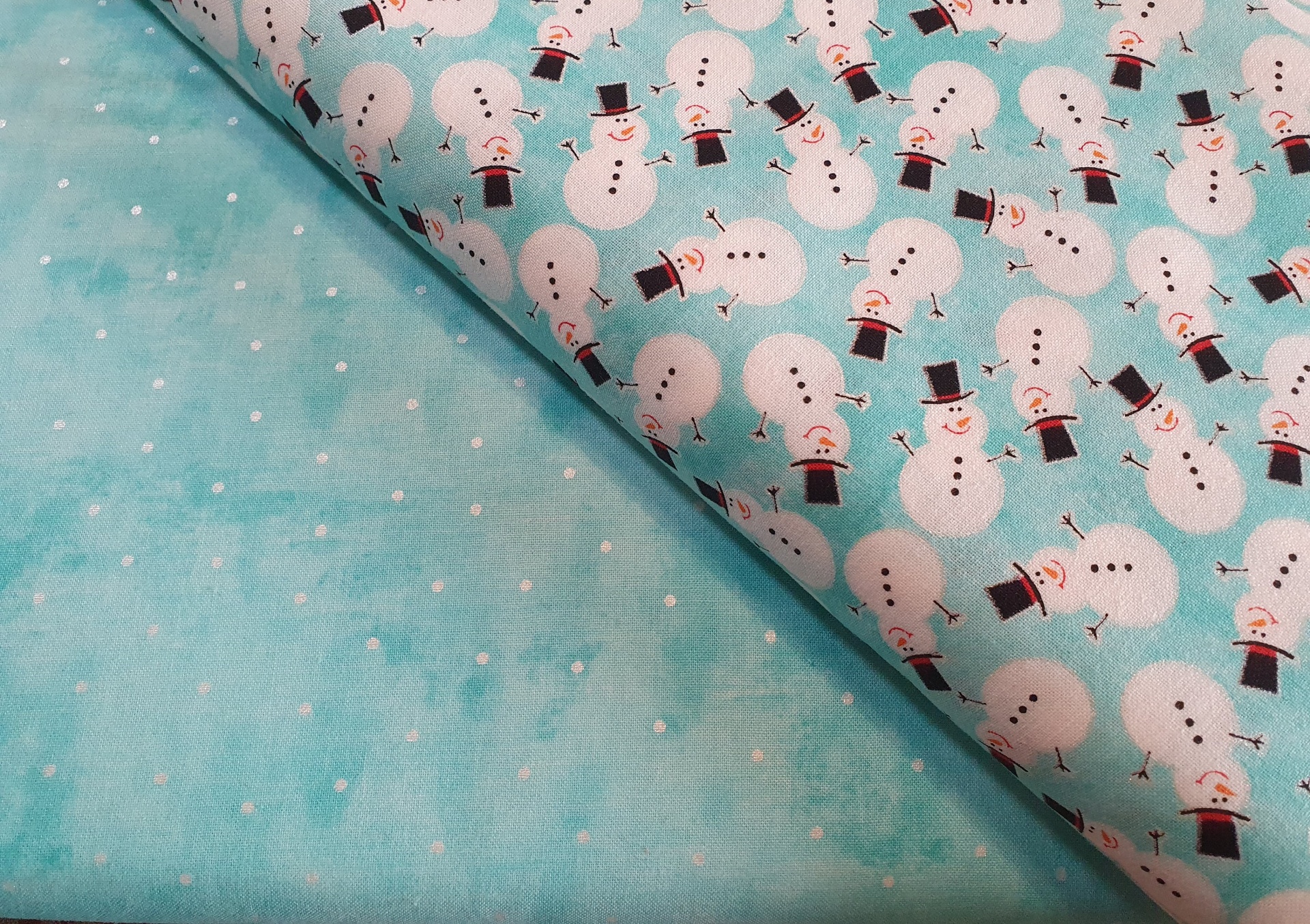 Cozy Winter bonecos de neve verde água Tecido com padrão de bonecos de neve e tecido azul claro com pontos brancos