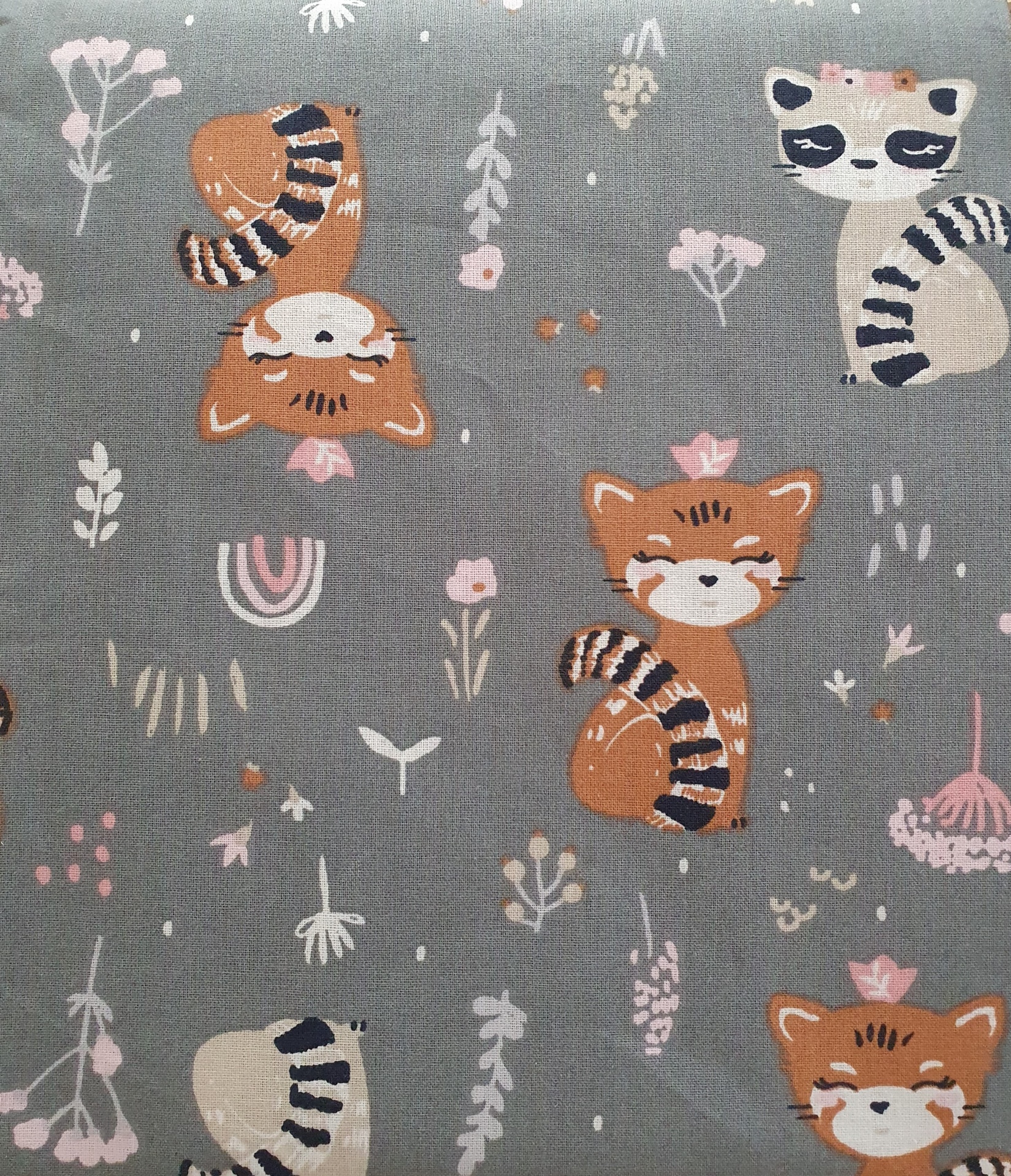 Sweet Forest Tecido cinzento com padrão de gatos castanhos e elementos florais
