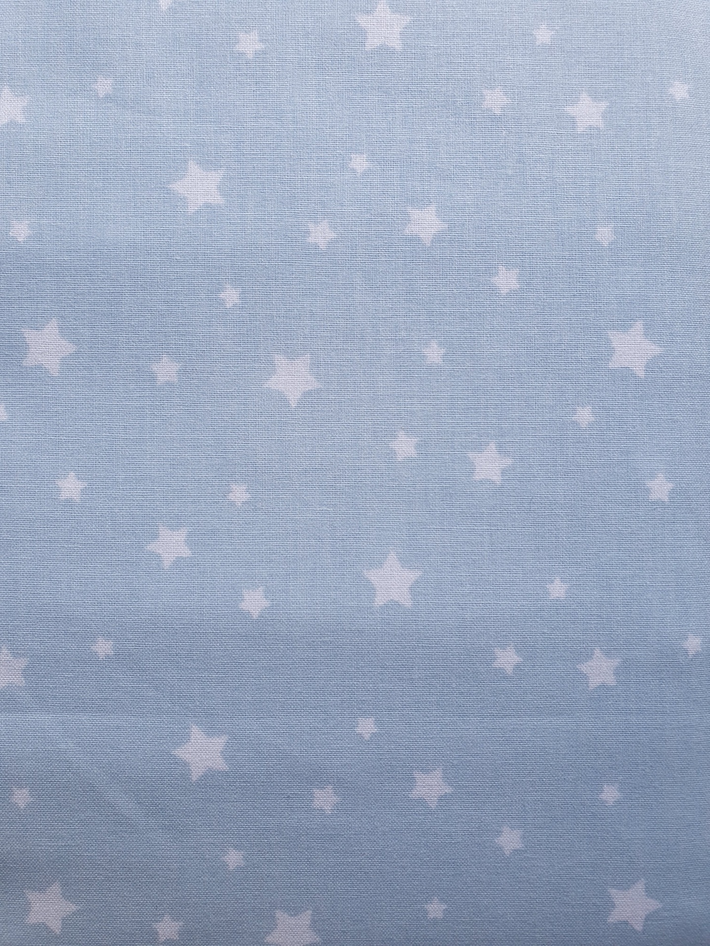 Azul estrelado tecido azul claro com estrelas brancas