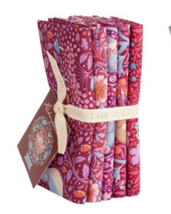 Fat Quarter Tilda Hibernation Hibiscus/Mulberry Conjunto de tecidos florais coloridos amarrados com fita e etiqueta