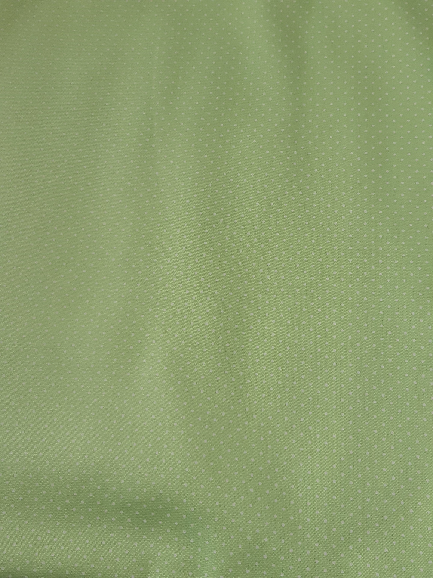 Micro Poá Verde Folha tecido verde claro com padrão de pequenos pontos brancos