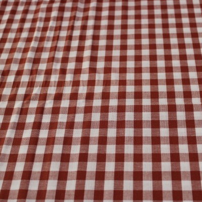 Tecido xadrez vermelho e branco com quadrados pequenos