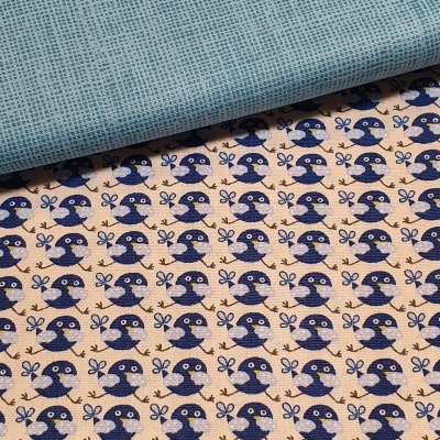 Tecido padrão pássaros azuis e tecido azul claro texturizado