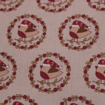 tecido bege com padrão de pássaros em círculos decorativos