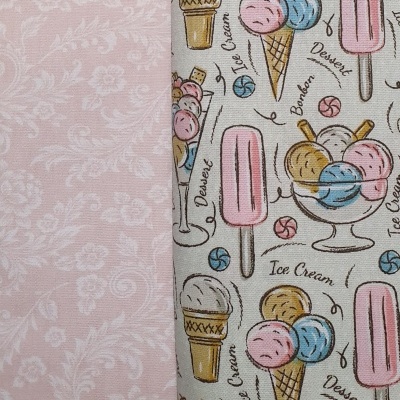 Dois tecidos, um rosa claro com padrão floral e outro bege com estampas coloridas de sorvetes e palavras em inglês.