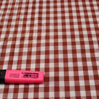 Marcador de texto rosa Stabilo Boss sobre tecido xadrez vermelho e branco