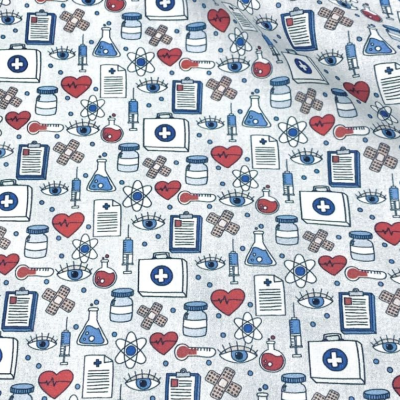 Tecido branco com padrão médico colorido com vários ícones relacionados à saúde