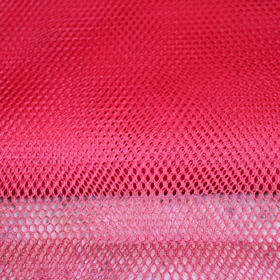 Tecido de rede vermelho com textura de malha