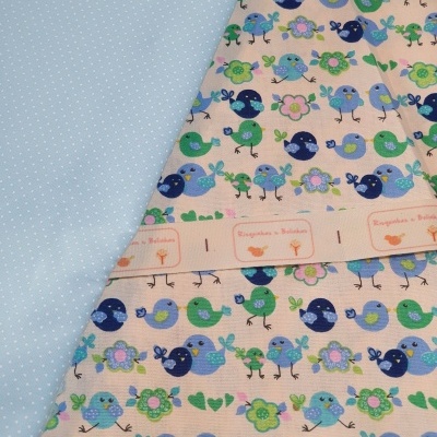 Dois tecidos com padrões de pássaros e pontos, e fita com texto Ringelhütte + Bouboulin