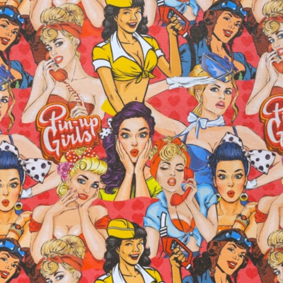 Tecido estampado com ilustrações coloridas de mulheres estilo pin-up e texto 'Pin-up Girls'