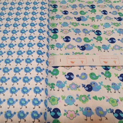 tecidos com padrões de pássaros azuis e flores coloridas