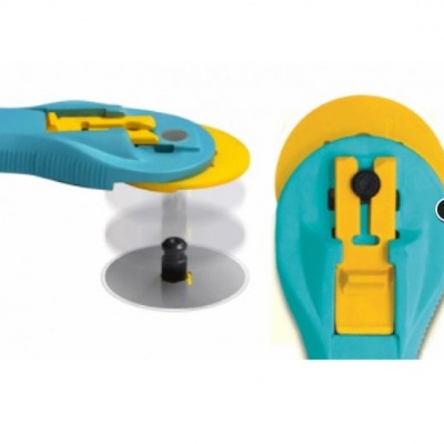 Cortador circular azul e amarelo com lâmina metálica redonda