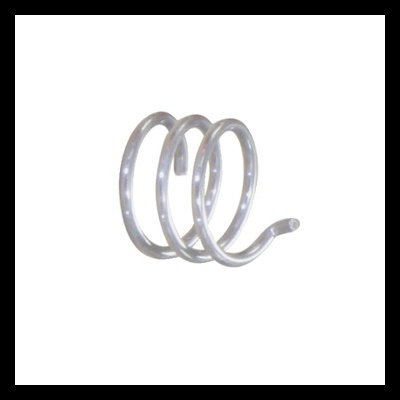 Mola metálica cilíndrica prateada com três espirais