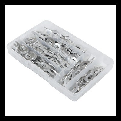 Caixa translúcida com presilhas metálicas prateadas organizadas em compartimentos