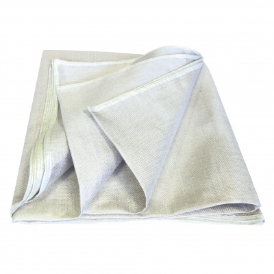 Toalha de mesa quadrada de linho bege dobrada