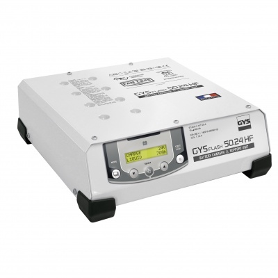 Carregador e analisador de bateria GYSFLASH 5024 HF branco e preto com ecrã digital e botões