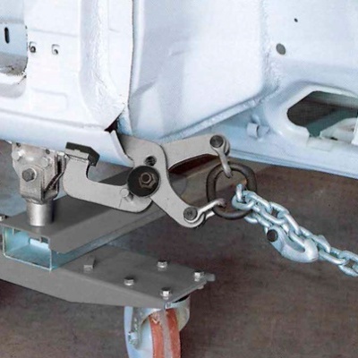 Dispositivo metálico de reparação automóvel com correntes e suporte de rodas