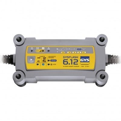Carregador de baterias GYSFLASH 6.12 com caixa cinzenta e detalhes amarelos