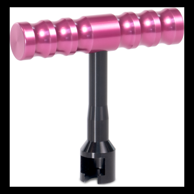 Chave T rosa metálica com haste preta isolada