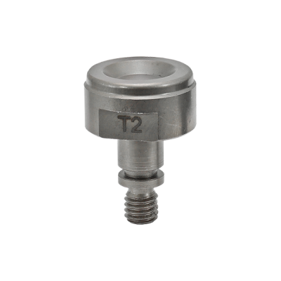Peça metálica com rosca e inscrição T2