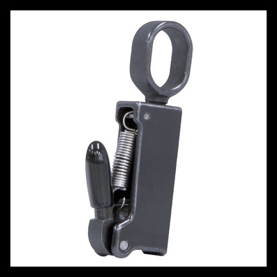 Prendedor metálico cinza escuro com mola e alça oval