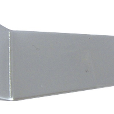 ferramenta metálica prateada com anel dentado e corpo pontiagudo