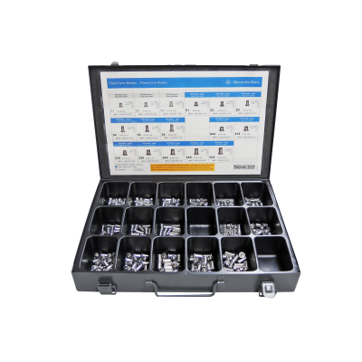 Caixa preta de ferramentas com porcas e parafusos metálicos e tabela de referência Mercedes-Benz na tampa