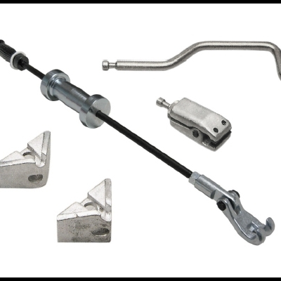 Kit de peças para mecanismos em metal e plástico sobre fundo branco