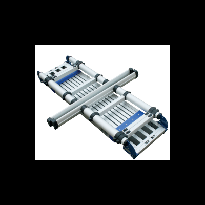 Escada extensível de alumínio com degraus azuis e detalhes pretos