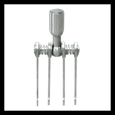 Dispositivo metálico prateado com haste e garras longas sobre fundo branco