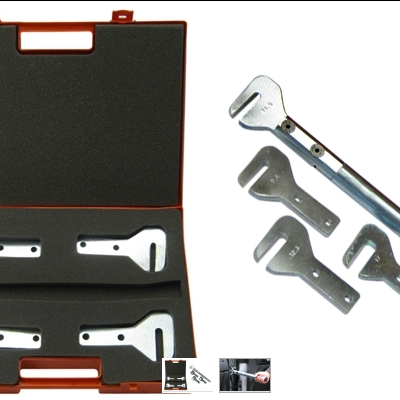 Conjunto de 5 chaves metálicas em bolsa laranja