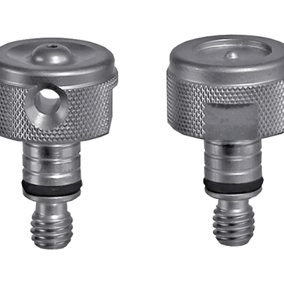 Peças metálicas cilíndricas prateadas com rosca e anel de borracha