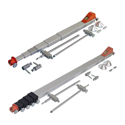 Dois equipamentos metálicos longos prateados com peças vermelhas e pretas e peças pequenas ao redor