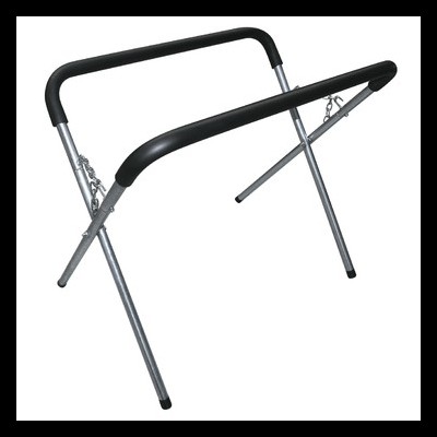 Suporte metálico dobrável com barras pretas revestidas de espuma