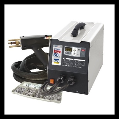 Máquina de soldar ponto cinza com pistola e peças metálicas