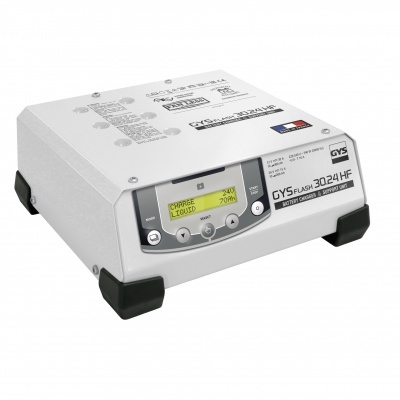 Carregador de bateria GYS FLASH 3024 HF branco com display digital e botões de controlo
