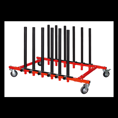 Carrinho metálico vermelho com barras verticais pretas e rodas sobre fundo branco