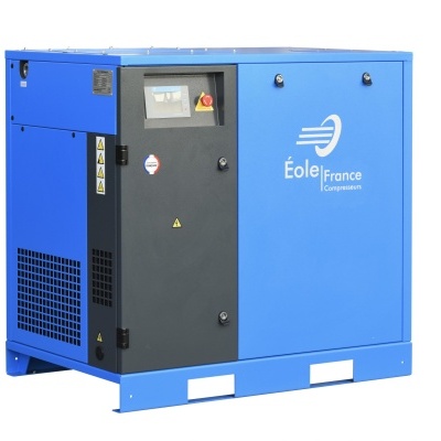 Compressores industriais azuis com painel cinzento e logótipo Éole France