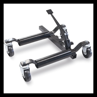 Suporte móvel de metal preto com rodas giratórias e pedal de bloqueio