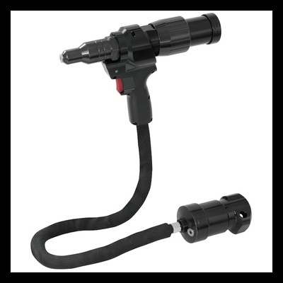 Ferramenta elétrica preta com cabo flexível