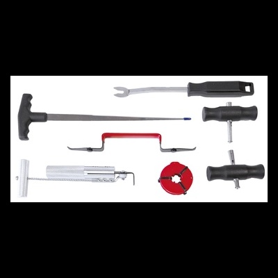 Conjunto de ferramentas metálicas com pegadores em preto e vermelho num fundo branco