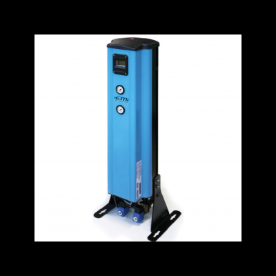 Dispositivo azul e preto com manómetros e visor sobre base metálica