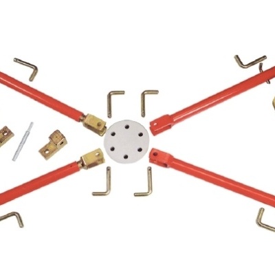 Conjunto de ferramentas metálicas com peças douradas e vermelhas sobre fundo branco