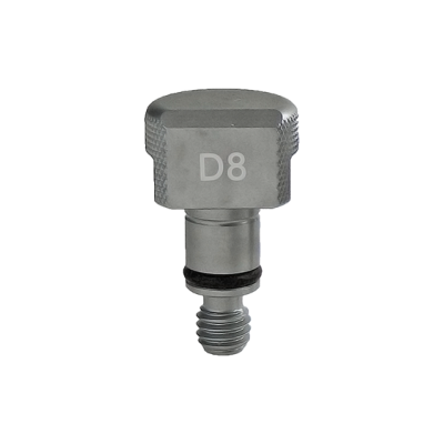 Parafuso metálico prateado com inscrição D8